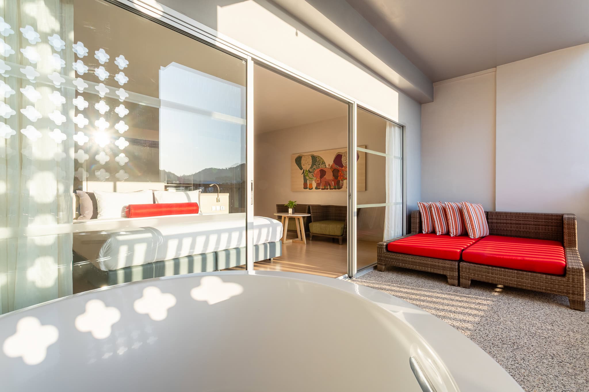 ramada-phuket-deevana-junior-suite-with-bath-tub