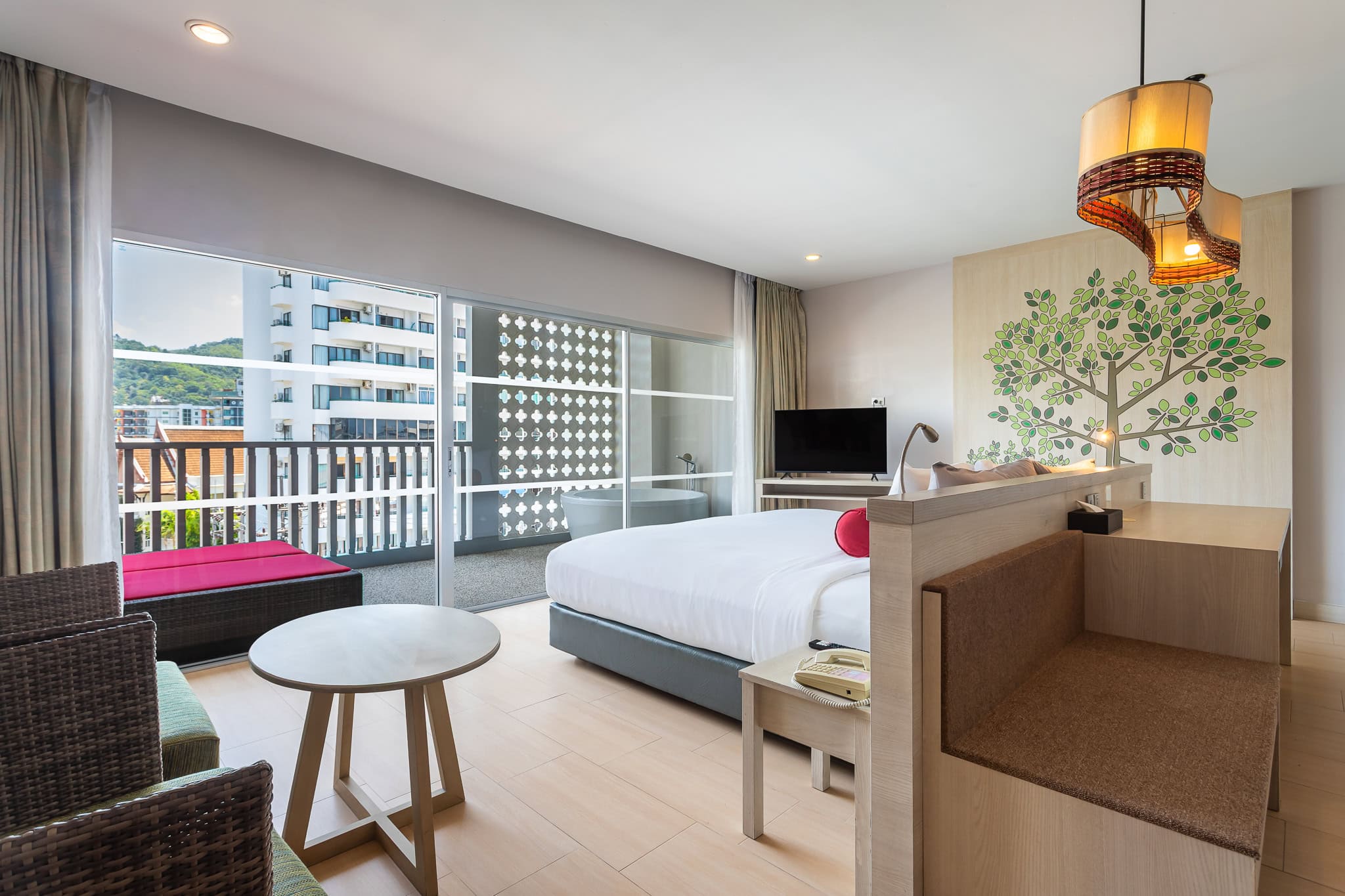 ramada-phuket-deevana-junior-suite-with-bath-tub