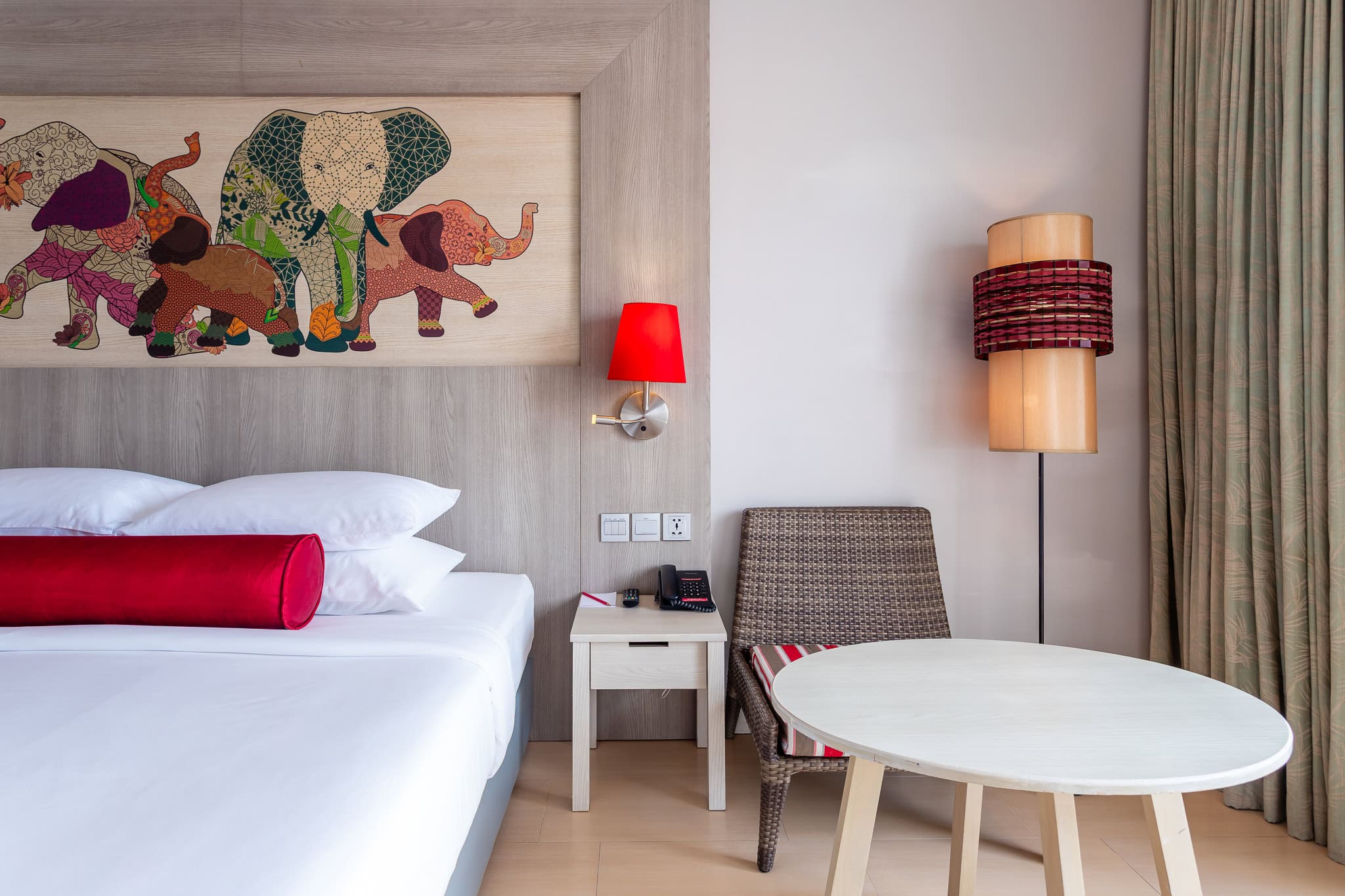 ramada-phuket-deevana-deluxe-room