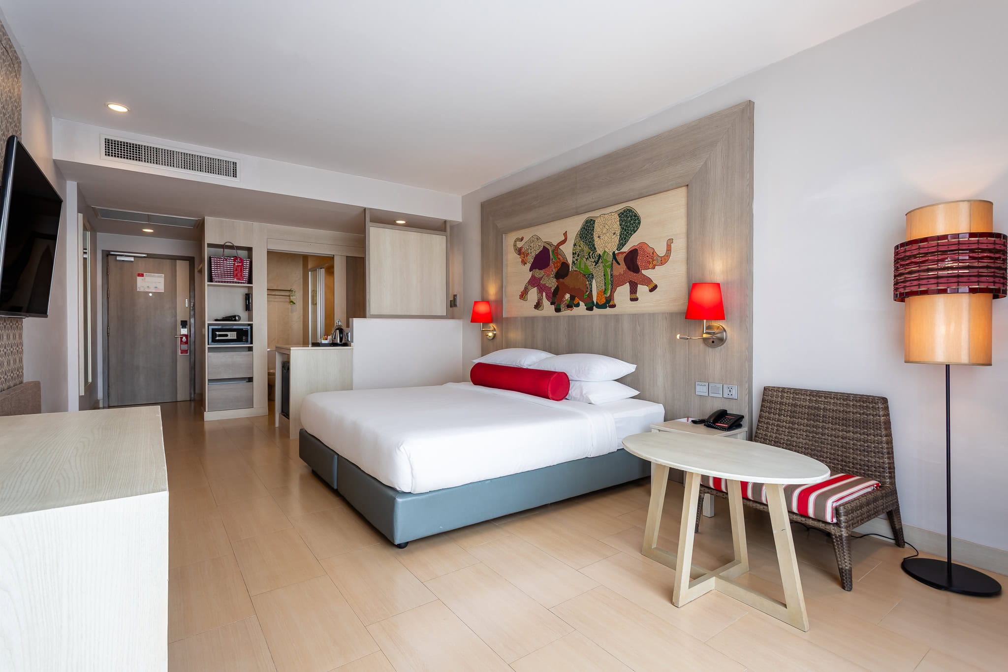 ramada-phuket-deevana-deluxe-room