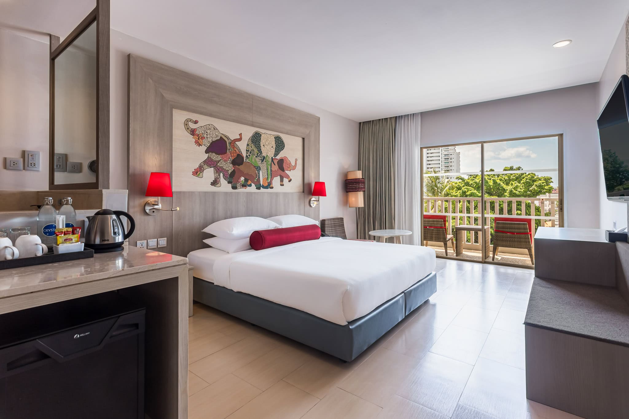 ramada-phuket-deevana-deluxe-room