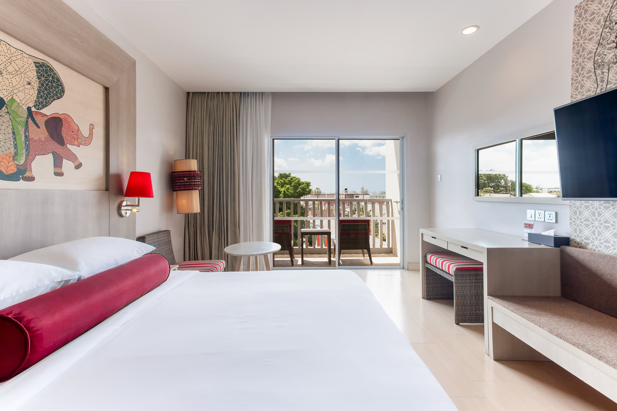 ramada-phuket-deevana-deluxe-room