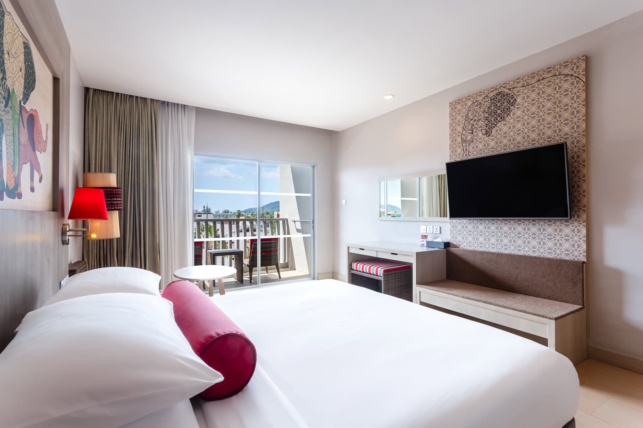 ramada-phuket-deevana-deluxe-room
