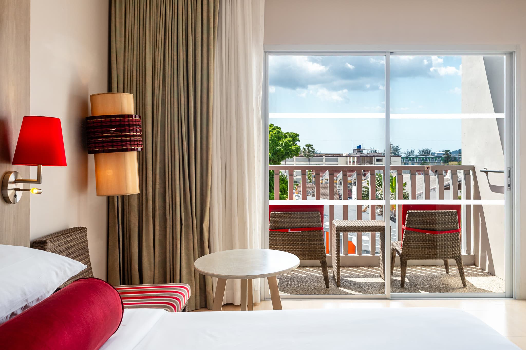 ramada-phuket-deevana-deluxe-room