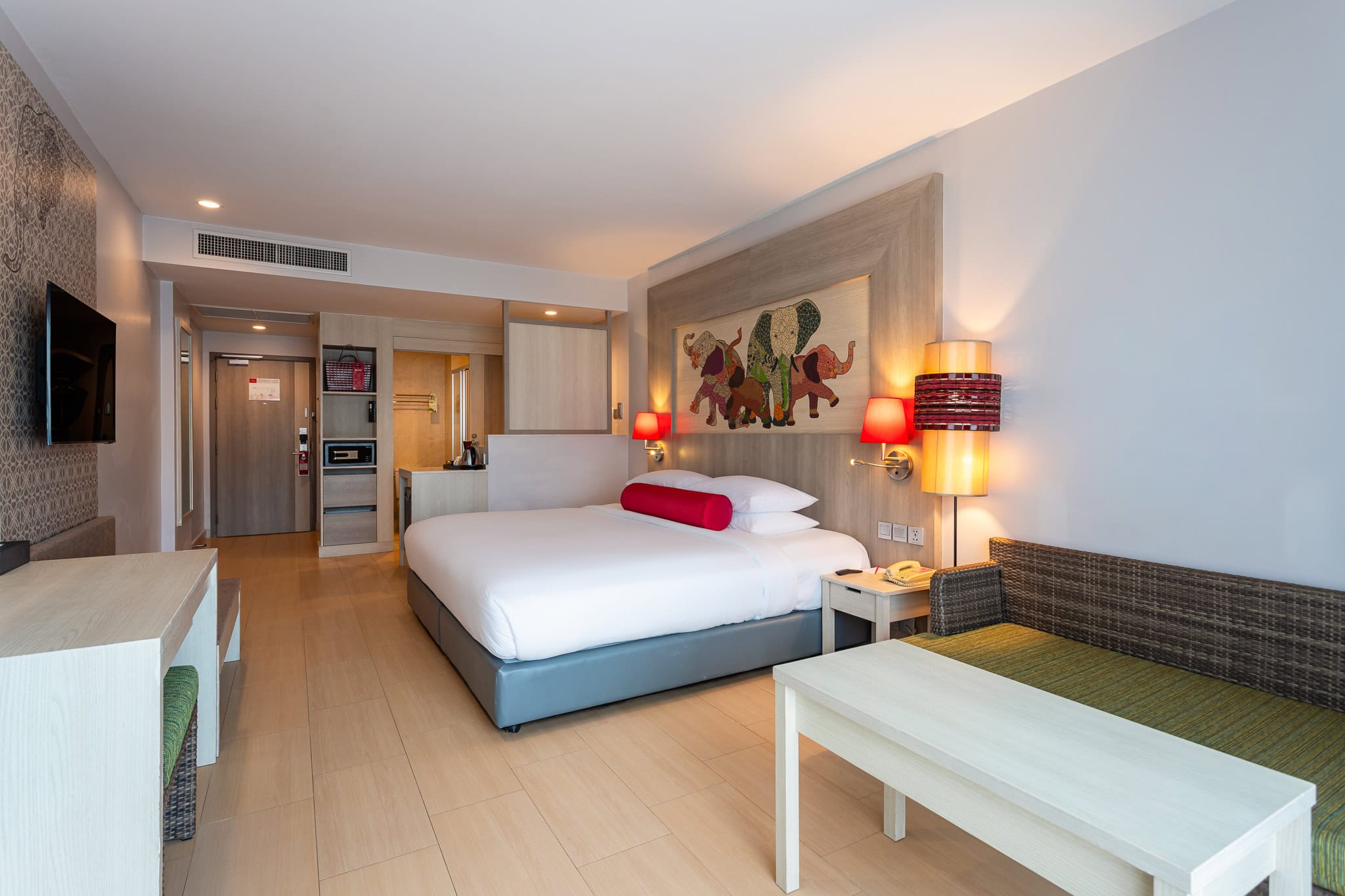 ramada-phuket-deevana-premier-room