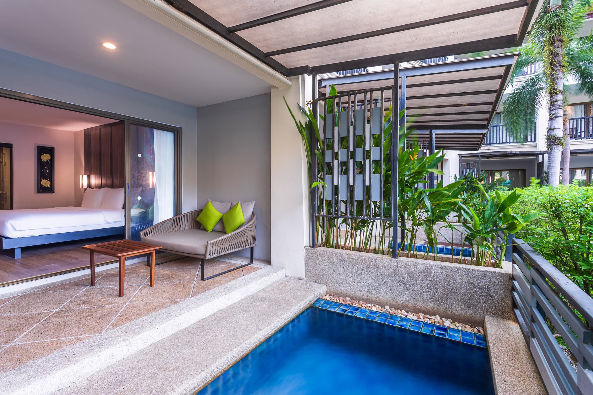 deevana-patong-resort-deluxe-suite-with-jacuzzi