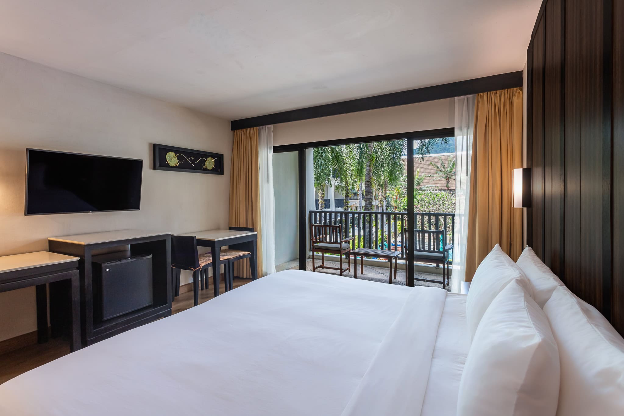deevana-patong-resort-deluxe-room