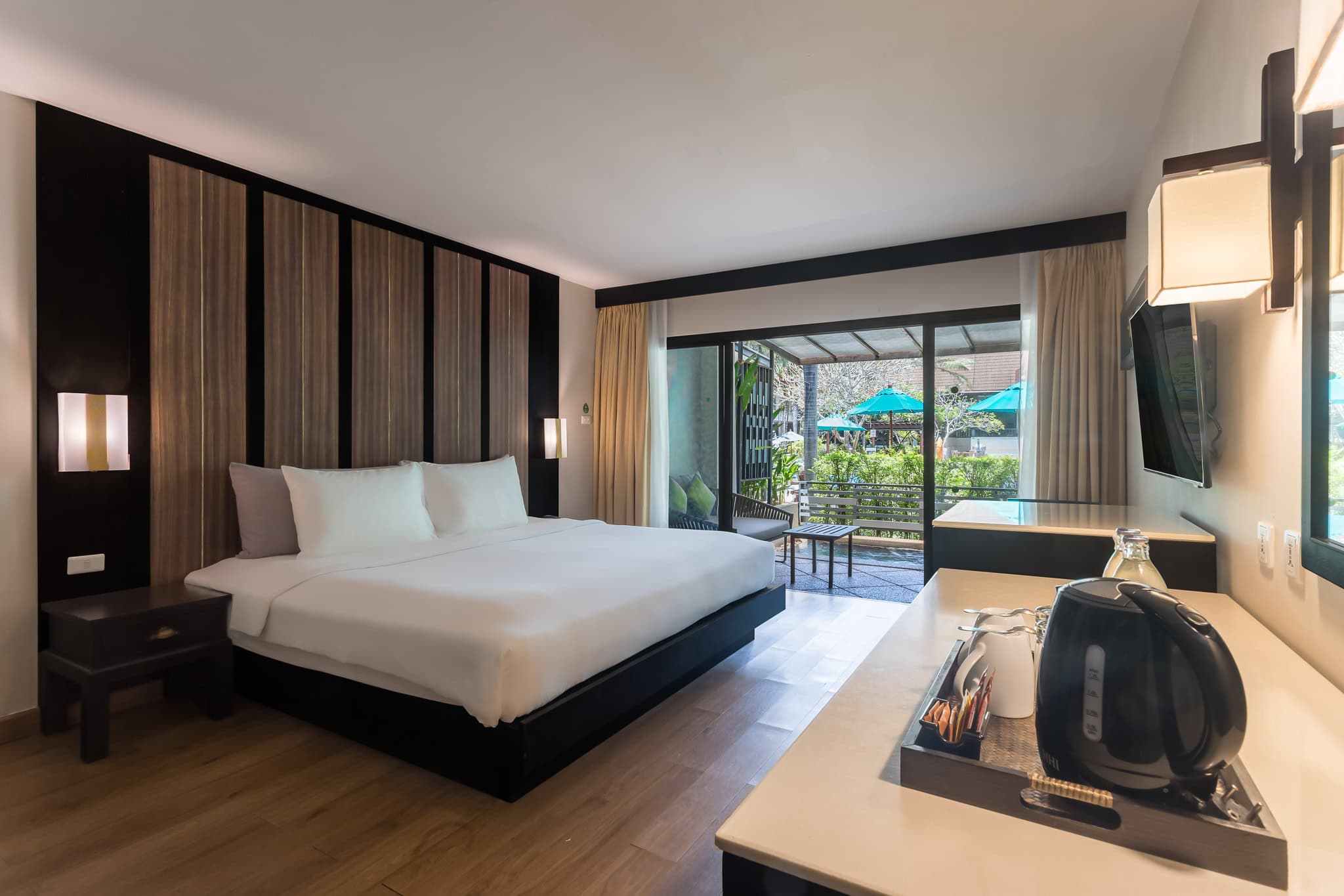 deevana-patong-resort-deluxe-suite-with-jacuzzi