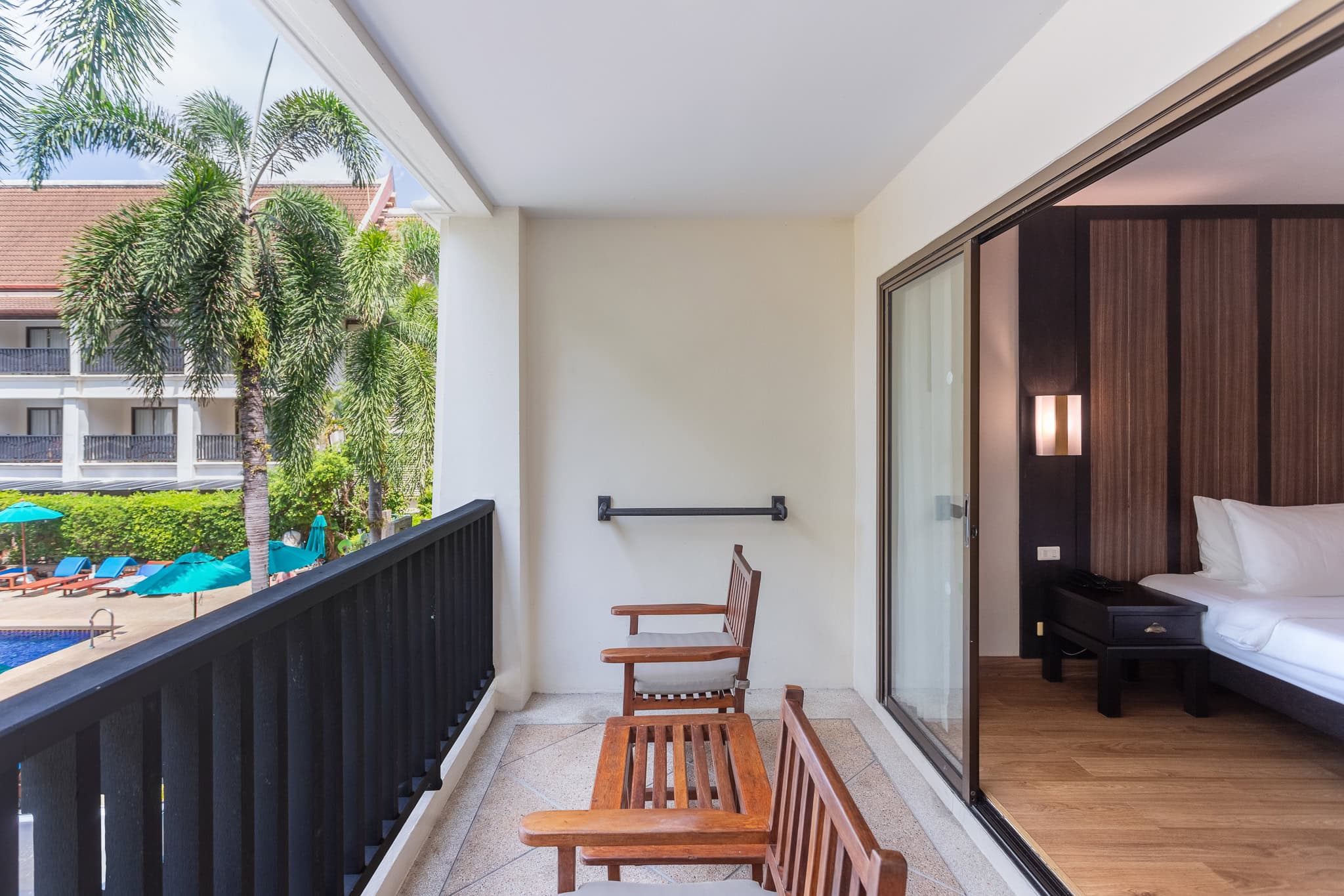 deevana-patong-resort-deluxe-room