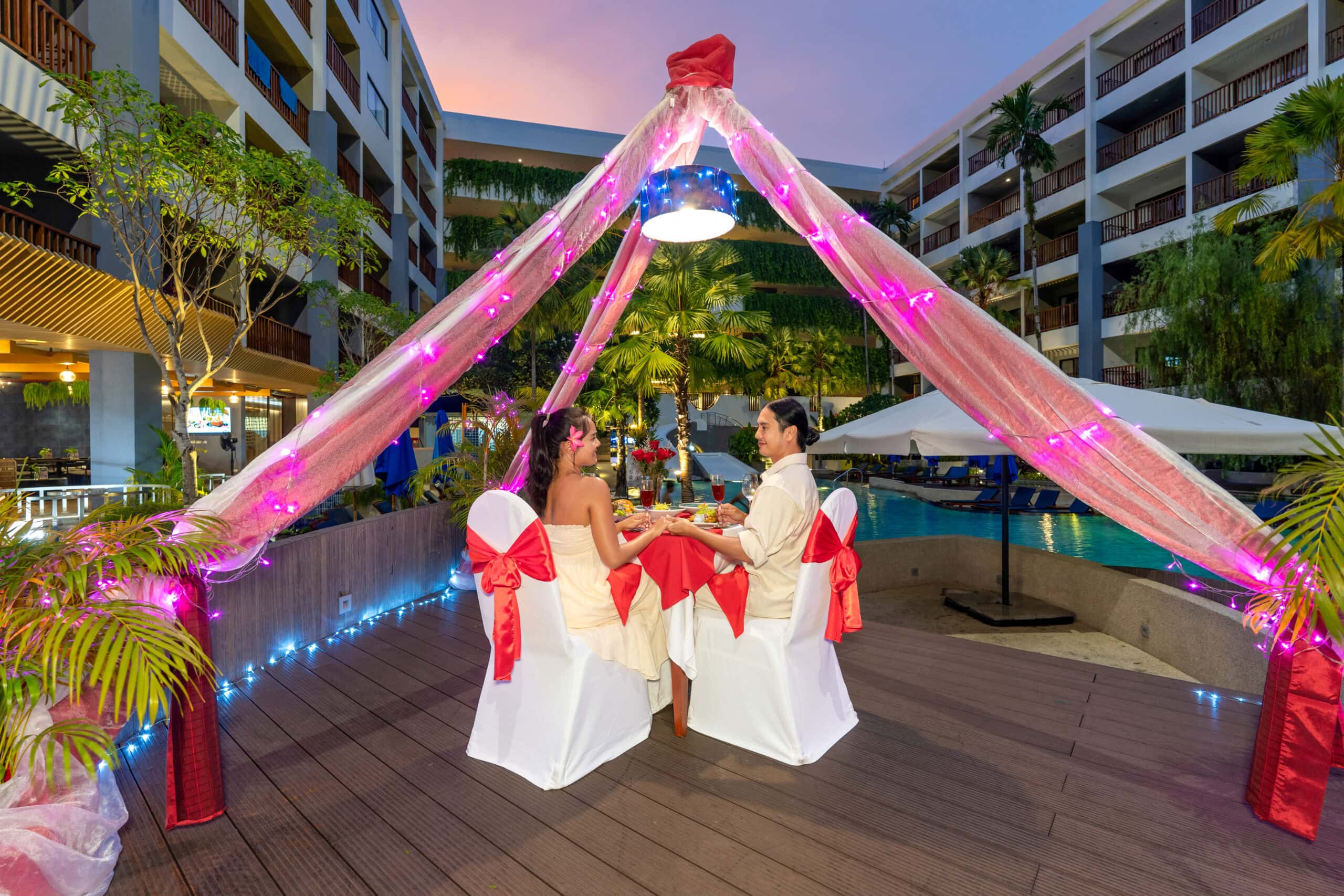 deevana-plaza-phuket-patong-romantic-dinner